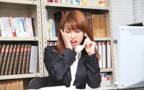 大家・管理会社(業者)の対応は?蜂駆除の『責任』と『料金』