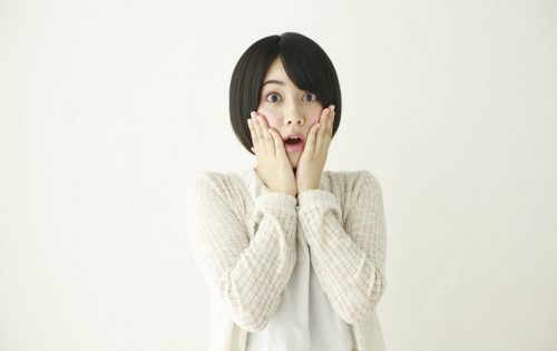 ゴキブリが私たちに飛んでくる理由とゴキブリを避ける方法
